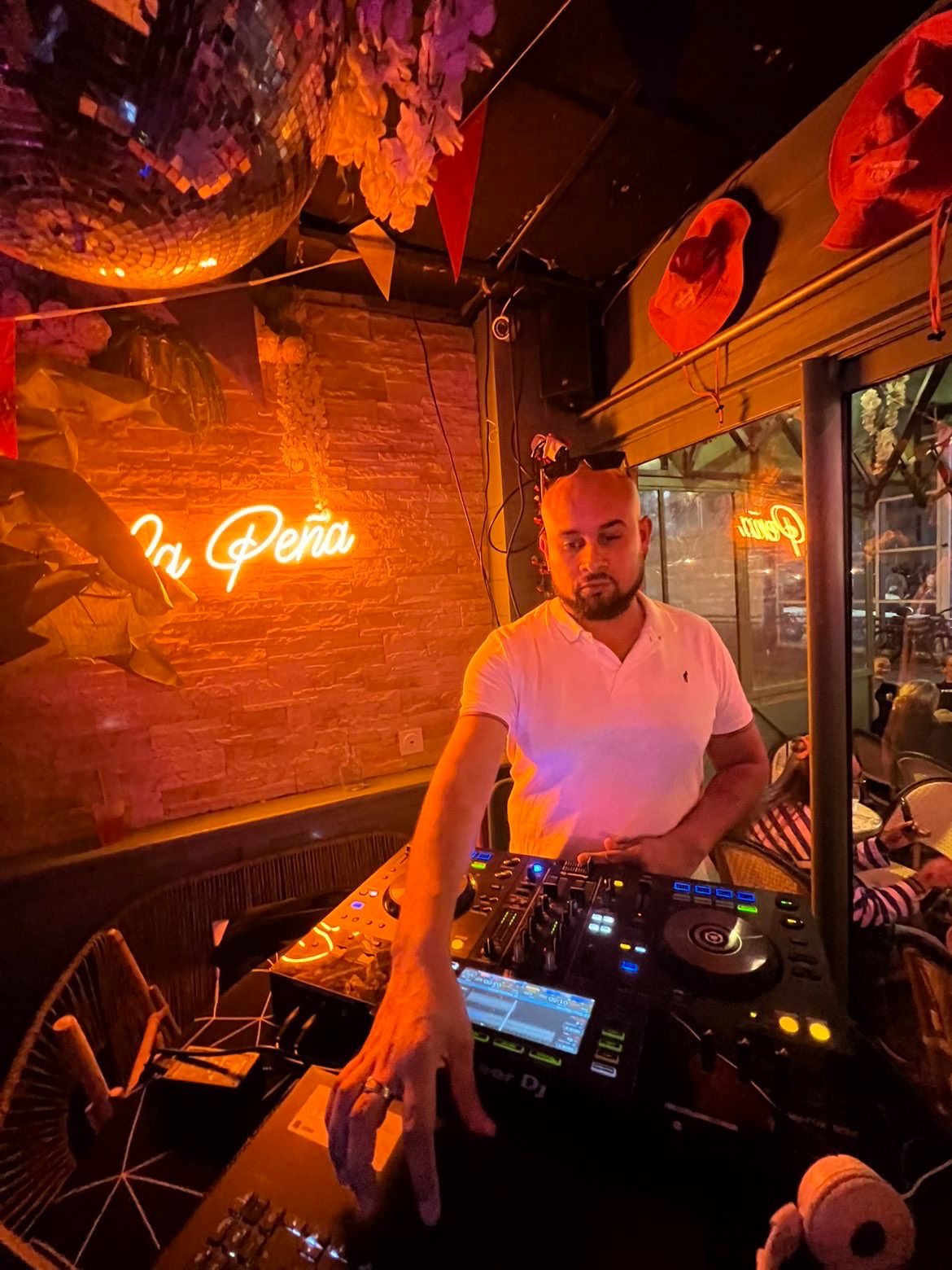 Comment choisir son DJ mariage Cherbourg